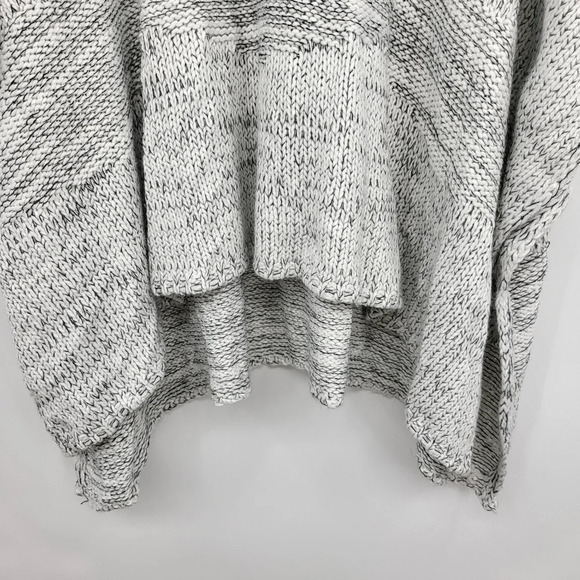 UNIVERSAL THREAD Marled Gray/White Batwing Poncho Style OSFM Sweater - Picture 5 of 10